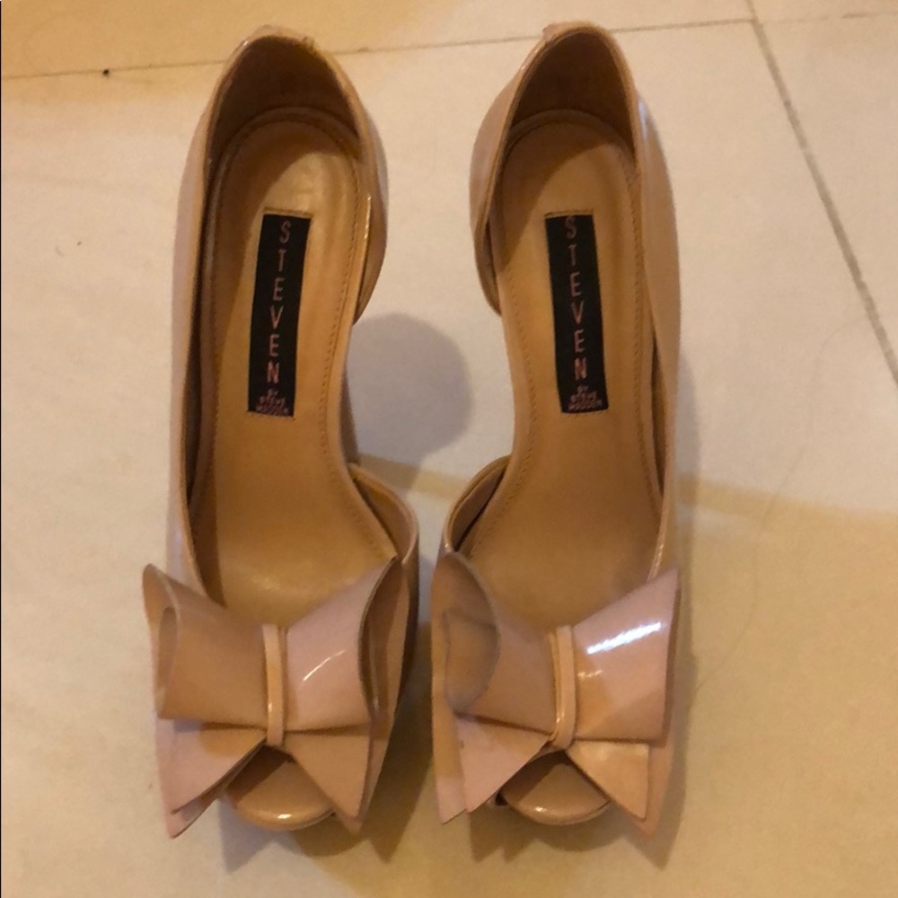 Steve Madden size 6-1/2 patent leather heels